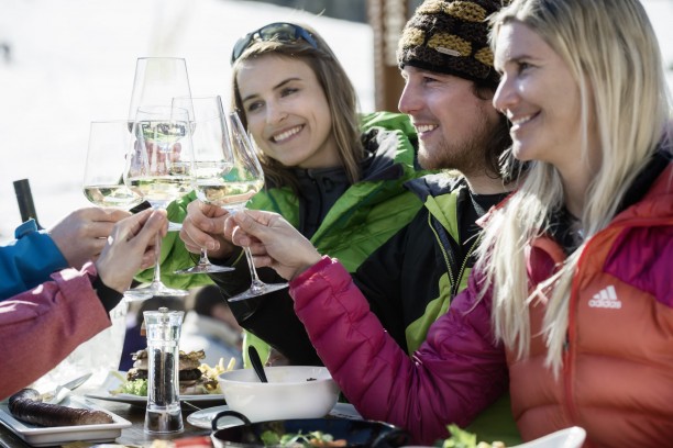 Sonnige Stunden auf der Sonnenterrasse © Flachau Tourismus